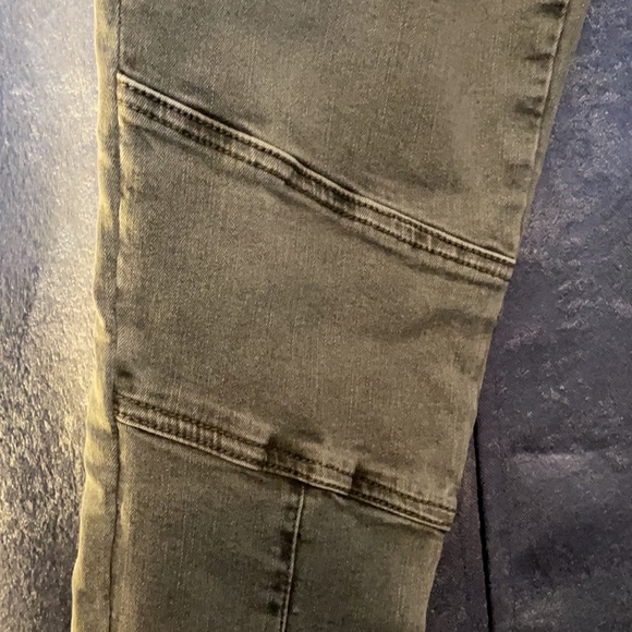 Stretch pant, medium, by Grace and Lace. - Picture 2 of 5